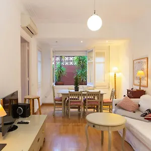 Apartamento Filmoteca Sarria 1- Wifi Quiet Bright Comfi, Barcelona