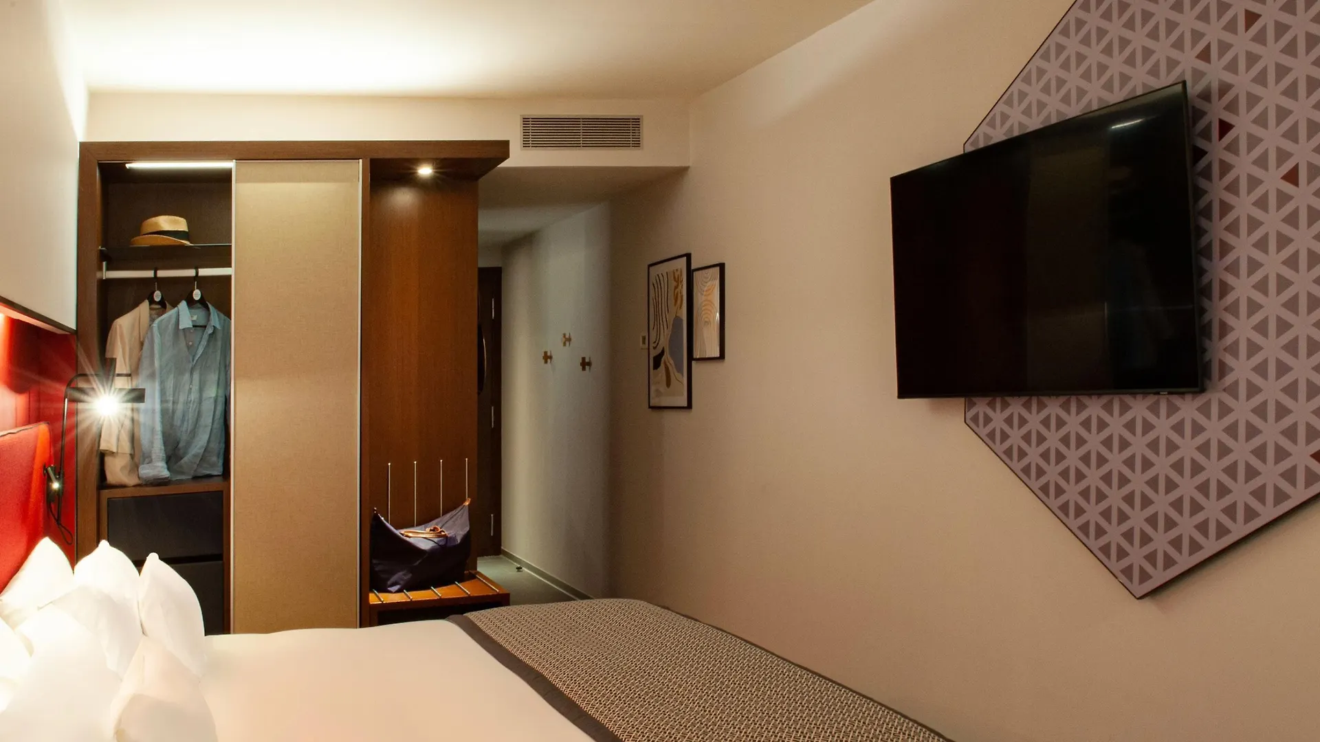 Hotel Indigo Barcelona Granvia Plaza Espana, An Ihg Hotel 4*,  Spain